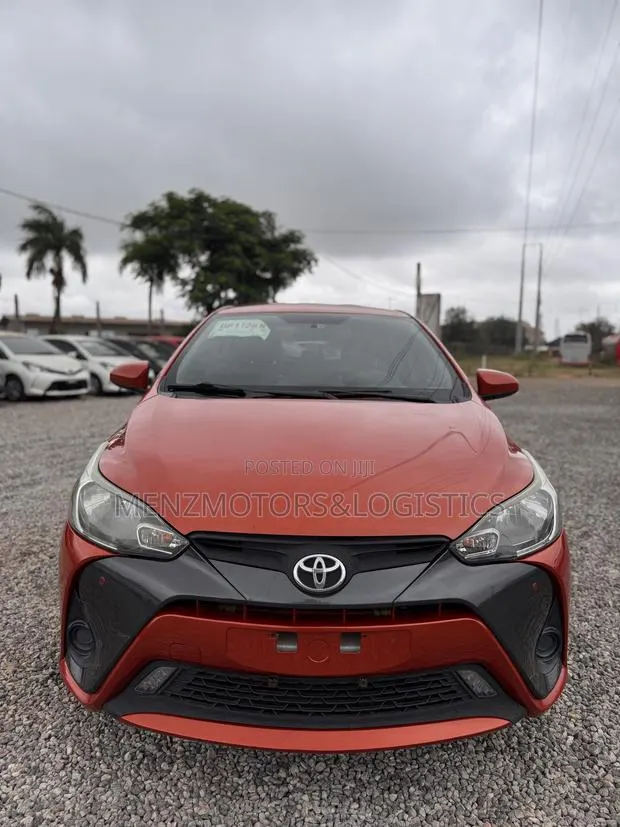 Toyota Yaris L Hatchback 5dr 2016 Red · Photo 1