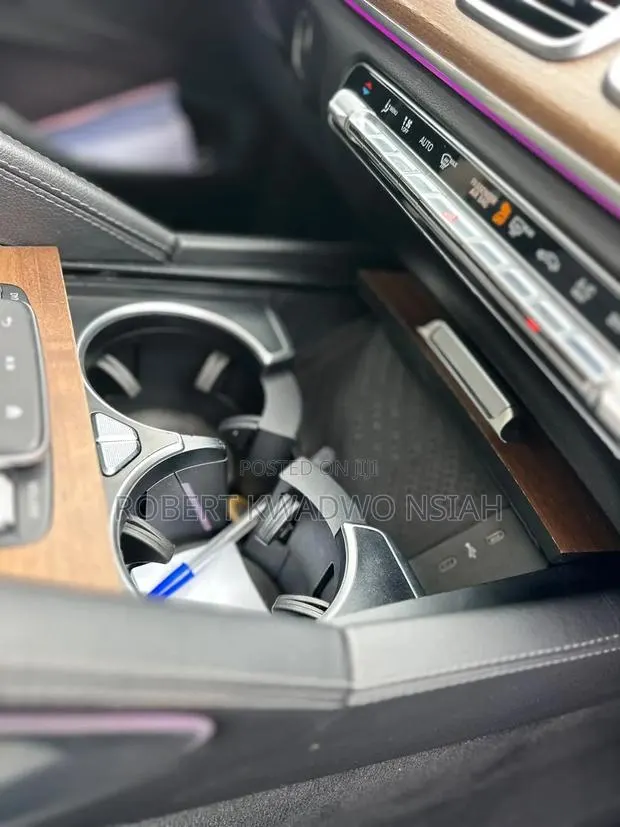 Mercedes-Benz GLE-Class 2024 Silver · Photo 1