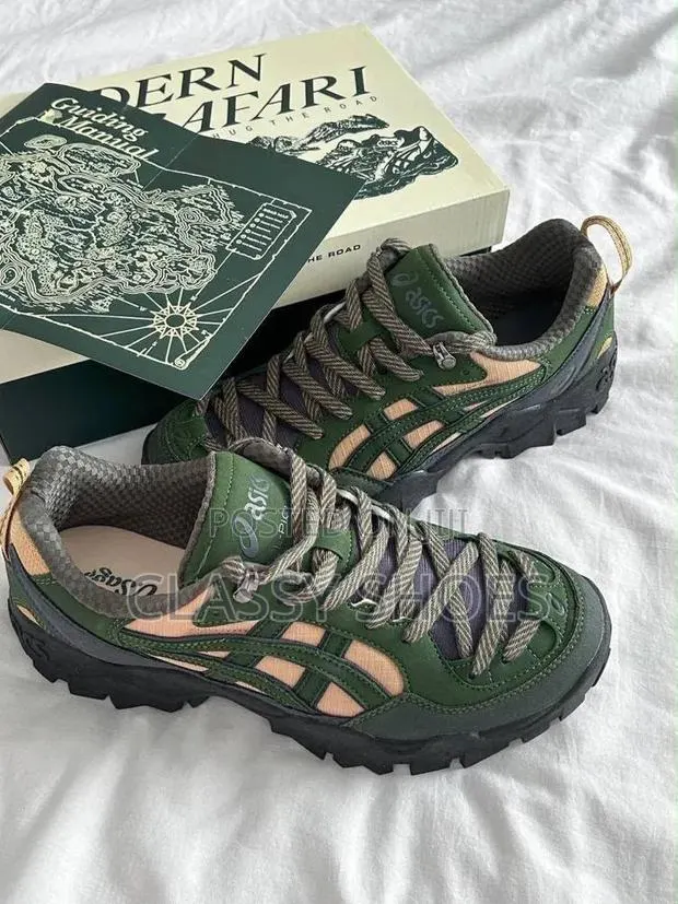 Asics Army Green · Photo 1