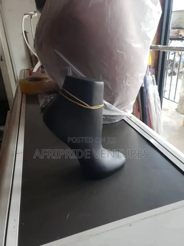 Mannequin for Anklet L · Photo 1