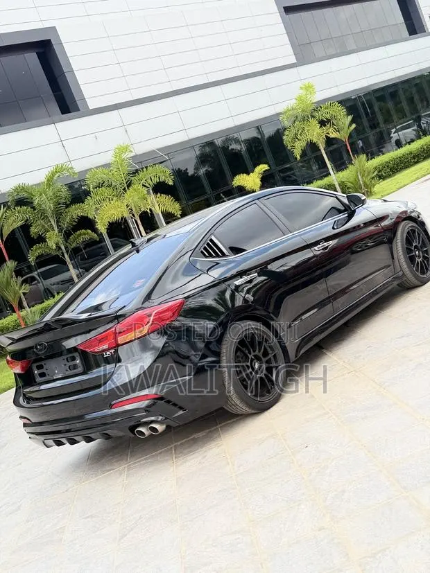 Hyundai Avante 2018 Black · Photo 1
