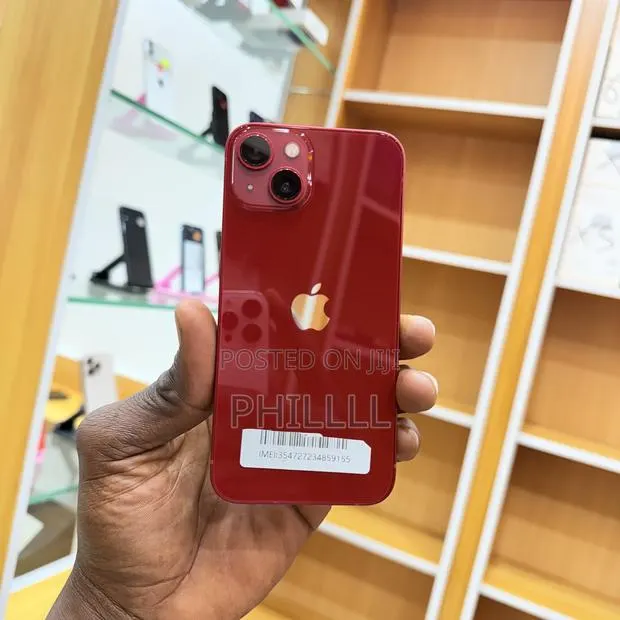 Apple iPhone 13 128 GB Red · Photo 1