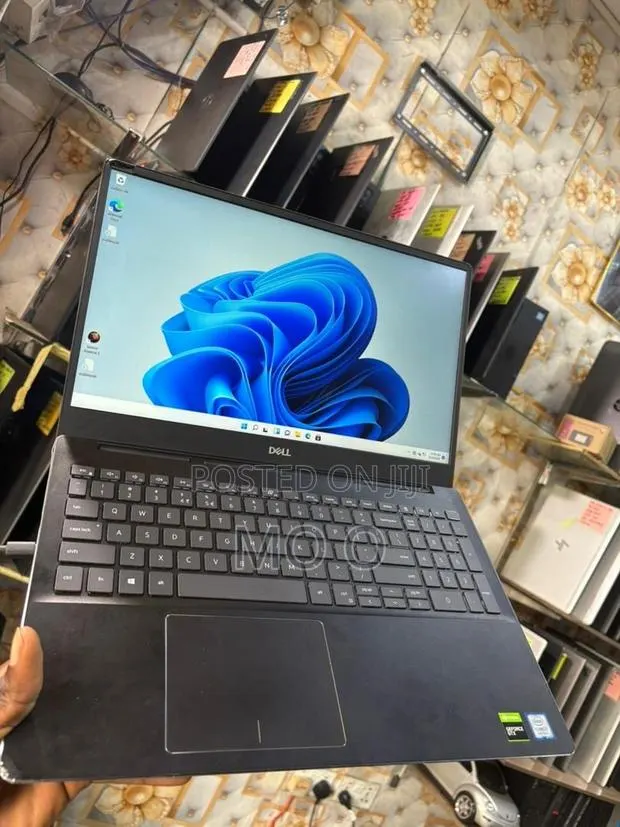 Laptop Dell Vostro 7510 16GB Intel Core i7 SSD 256GB · Photo 1