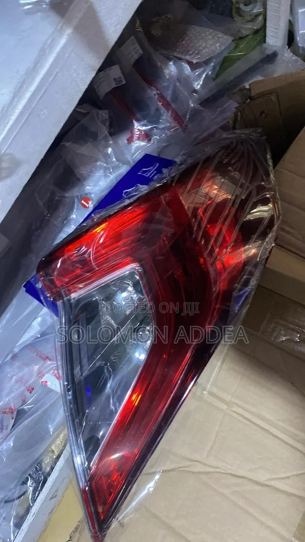 Honda Civic 2016-20 Tail Lights · Photo 1