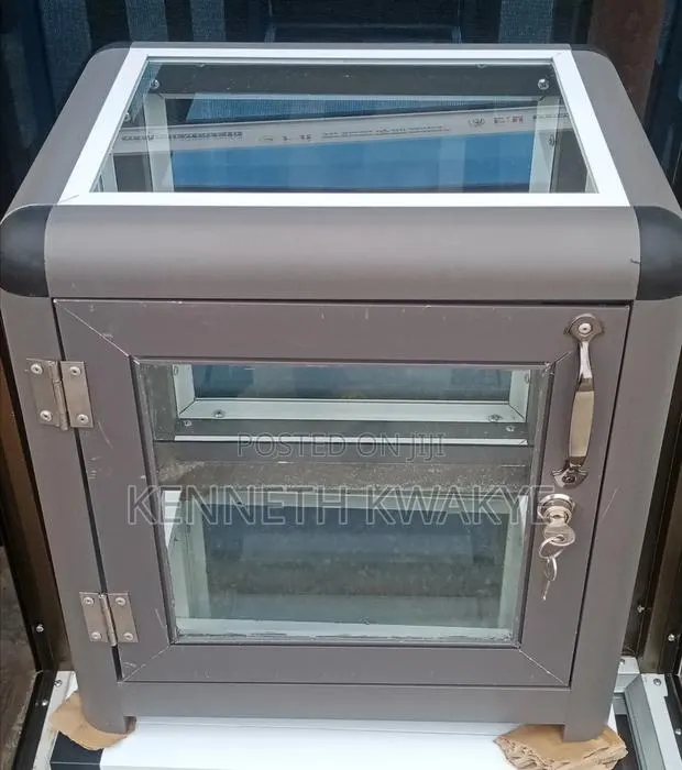 Glass Showcase · Photo 1