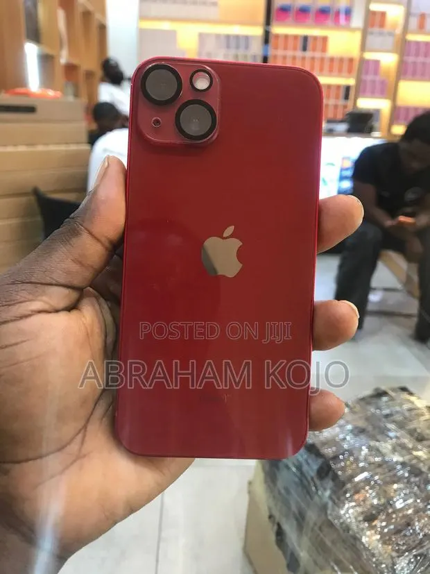 New Apple iPhone 13 128 GB Red · Photo 2