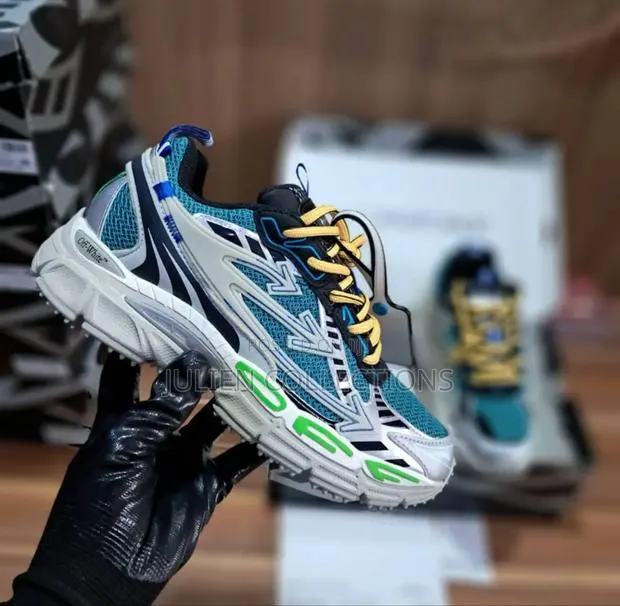 Off - White Sneaker · Photo 1