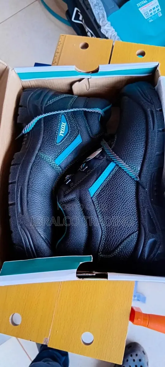 Total Safety Boots · Photo 1