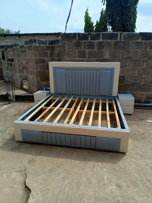 Royal King Size Bed Frame · Photo 1