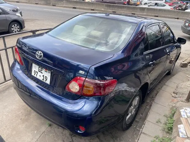 Toyota Corolla LE 4dr Sedan (1.8L 4cyl 4A) 2010 Blue · Photo 1