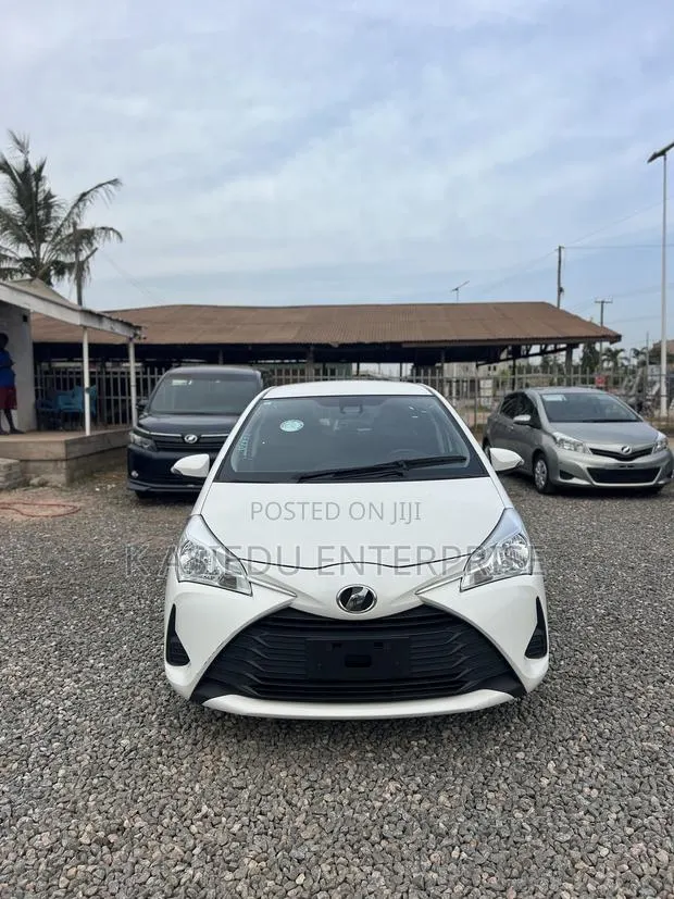 Toyota Vitz 1.3 AWD 5dr 2017 White · Photo 1