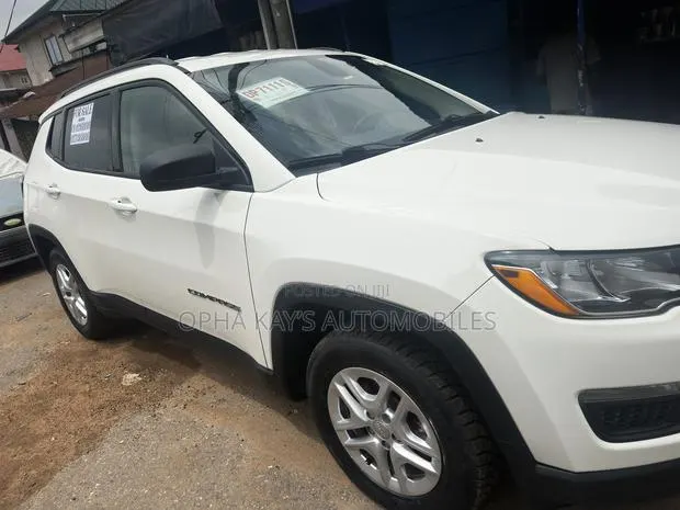 Jeep Compass Sport FWD 2018 White · Photo 1