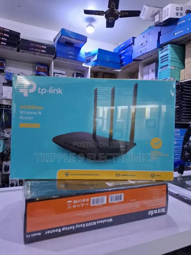 TP-Link Wifi Extender/ Access Point · Photo 1