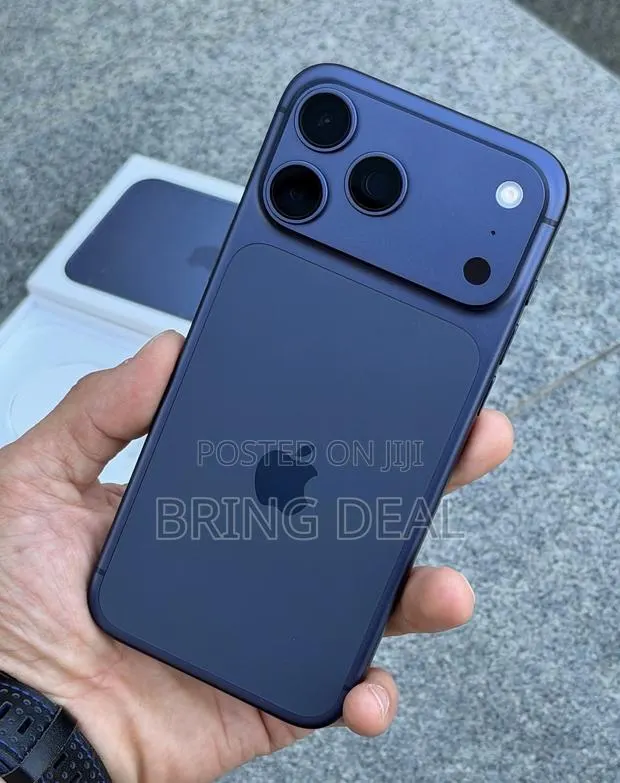 Apple iPhone 17 Pro Max 512 GB Blue · Photo 1