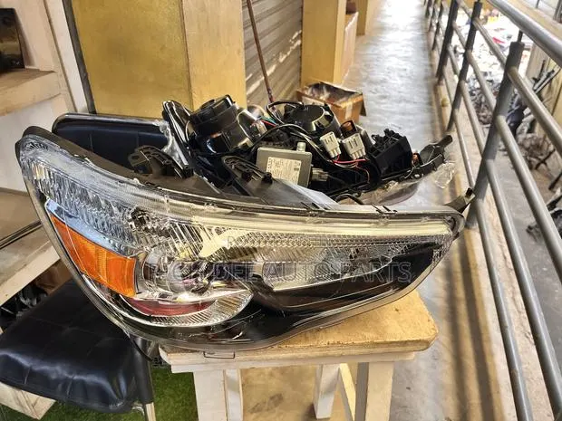 ASX 2013-2019 Headlight With Charger Outlander Sports 2016, 2017, 2018 · Photo 1
