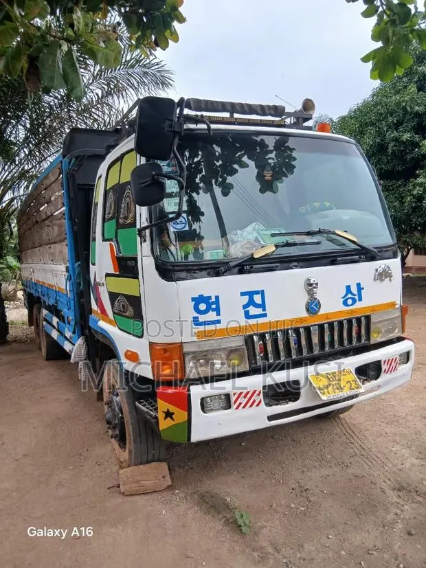 Selling of Rhino Truck · Photo 4