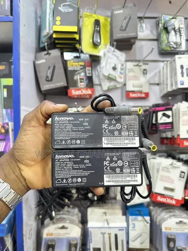 Lenovo Round Pin Adapter · Photo 1