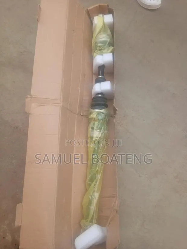 Nissan Pathfinder 2017 to 2020 Complete Driver Shaft · Photo 1