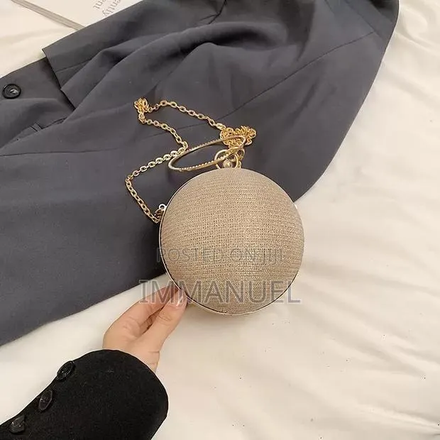 Round Clutch Bags · Photo 1