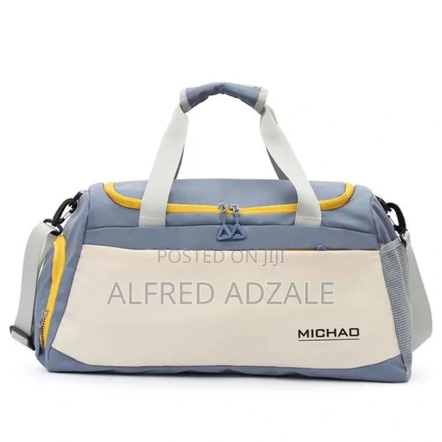 Mini Travel Bag - Spacious and Stylish · Photo 1