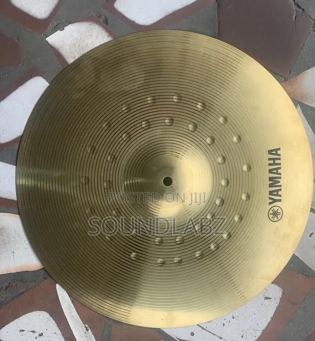 Yamaha 16inches Crash Cymbal · Photo 1