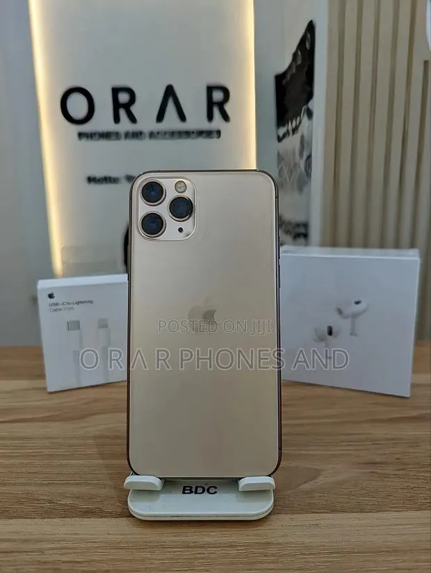 Apple iPhone 11 Pro 64 GB Gold · Photo 1