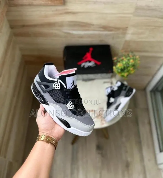 Jordan 4 Fear Pack · Photo 1