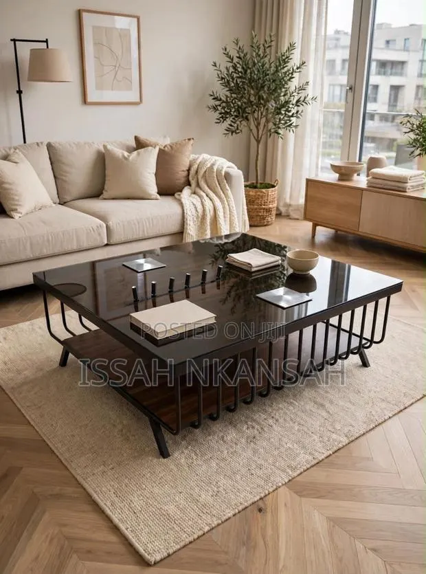 Glass Table · Photo 1