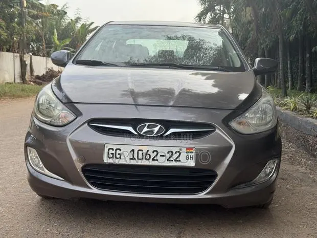 Hyundai Accent SE Automatic 2012 Beige · Photo 1