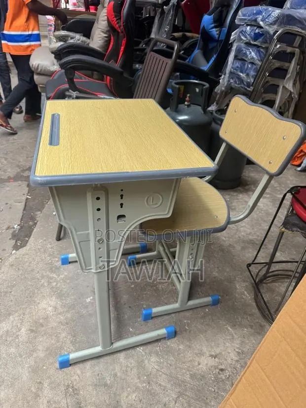 Students Tables and Chairs · Photo 2
