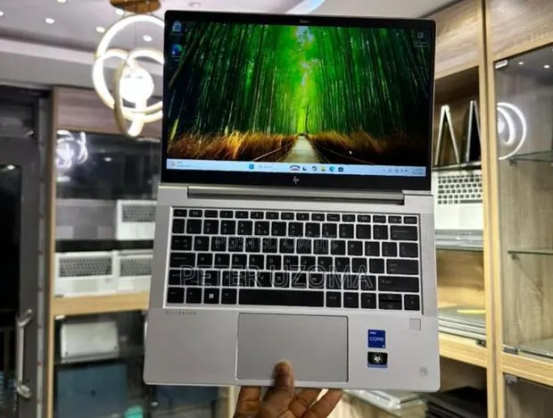 Laptop HP EliteBook 630 G10 16GB Intel Core i5 SSD 256GB · Photo 1