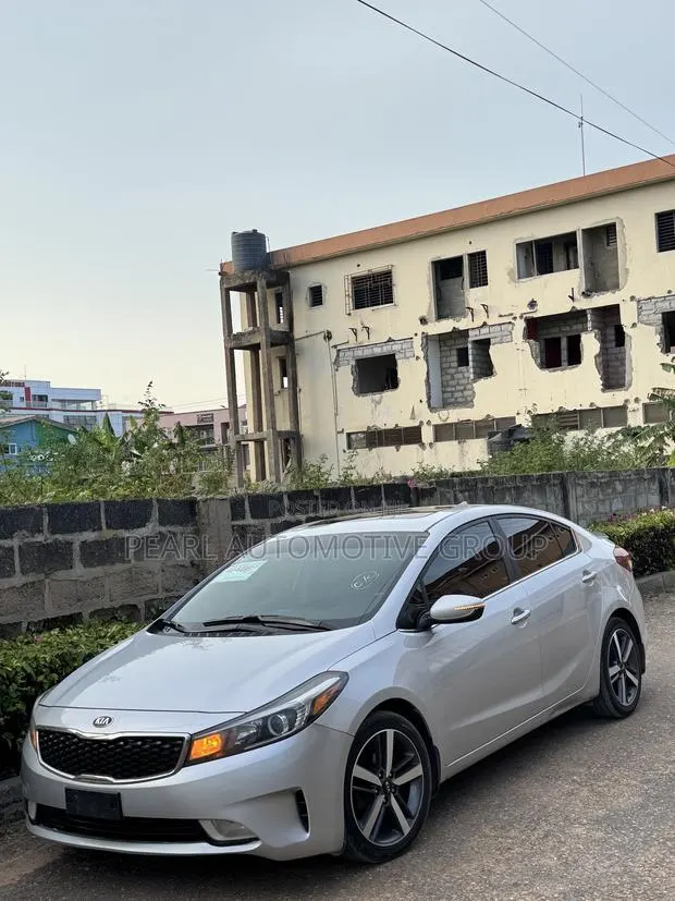 Kia Forte EX Sedan 2017 Silver · Photo 1