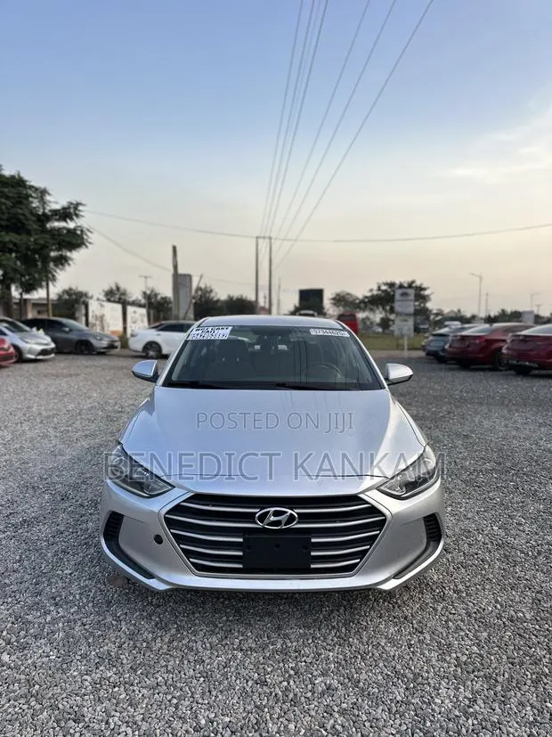 Hyundai Elantra SE Sedan FWD (2.0L 4cyl 6M) 2017 Silver · Photo 1