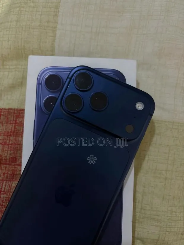 Apple iPhone 17 Pro Max 256 GB Blue · Photo 1