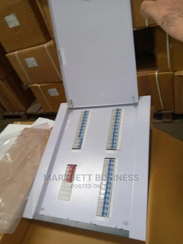 12 Way TPN Distribution Board With MCB · Photo 1