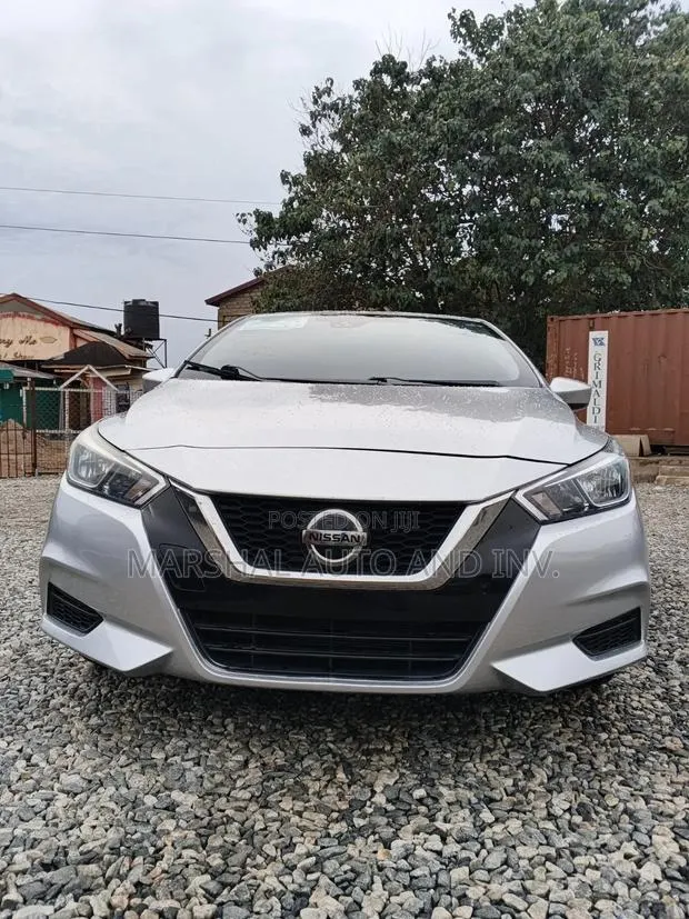 Nissan Versa SV 2022 Silver · Photo 1