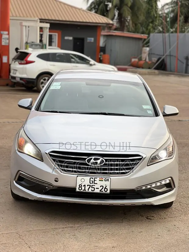Hyundai Sonata SE 4dr Sedan (2.4L 4cyl 6A) 2015 Silver · Photo 1