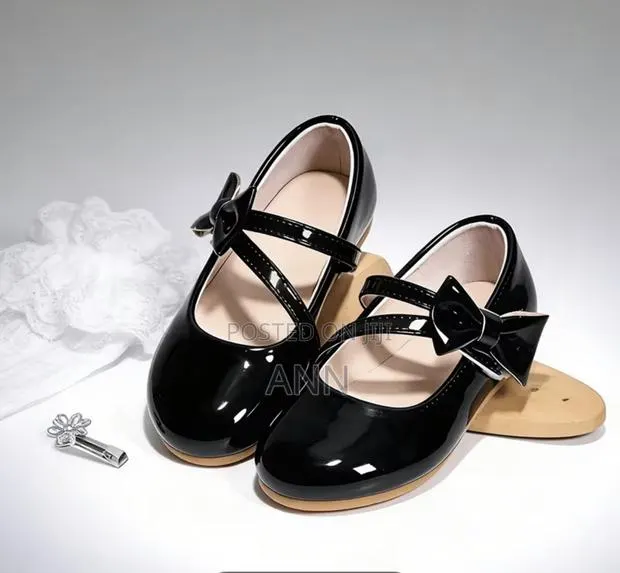 Children Shoes · Photo 1
