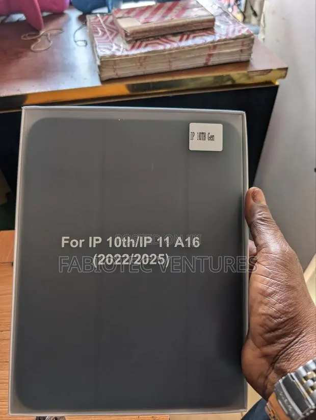 iPad 10th Gen Case · Photo 1