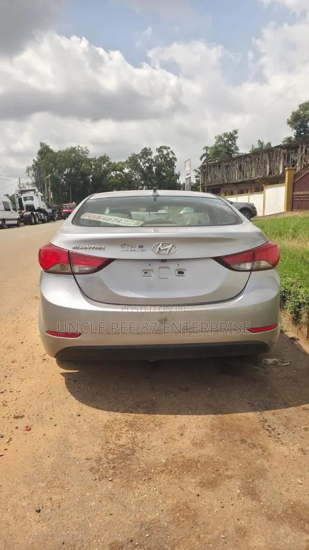 Hyundai Elantra Limited Sedan FWD (1.8L 4cyl 6A) 2016 Silver · Photo 1