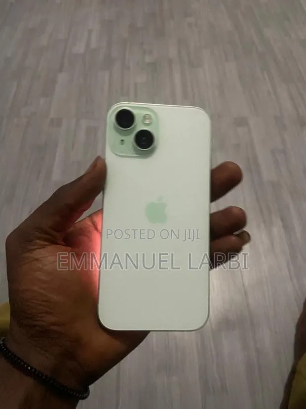Apple iPhone 15 128 GB Green · Photo 1