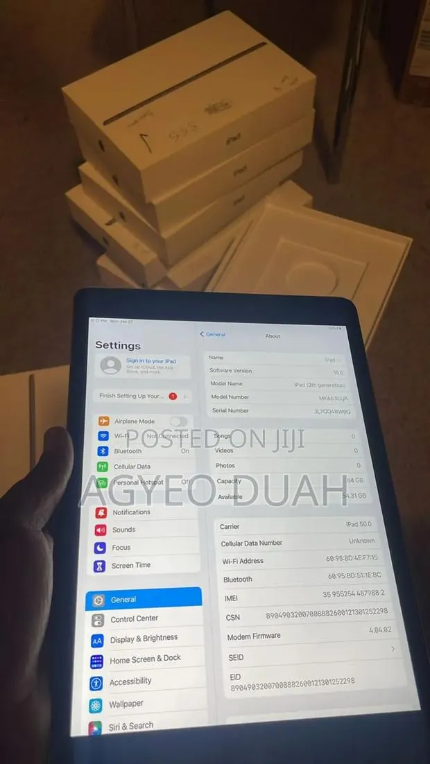 Apple iPad 10.2 (2021) 64 GB Gray · Photo 1