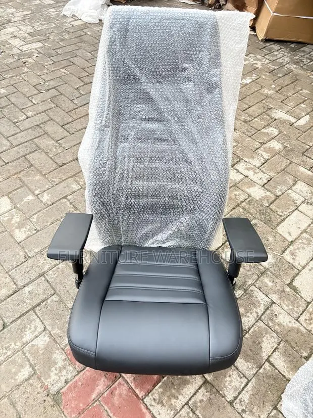 Executive Office Chair · Photo 2
