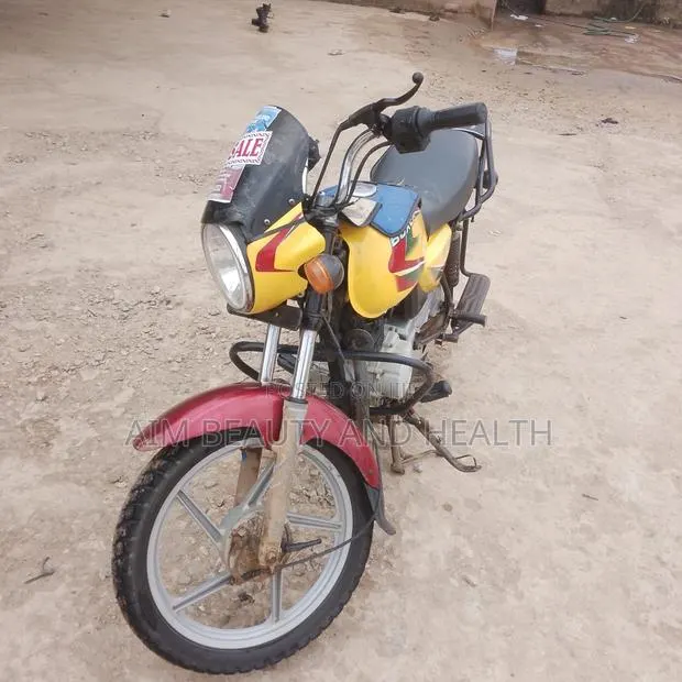 Bajaj Boxer 2022 Yellow · Photo 1