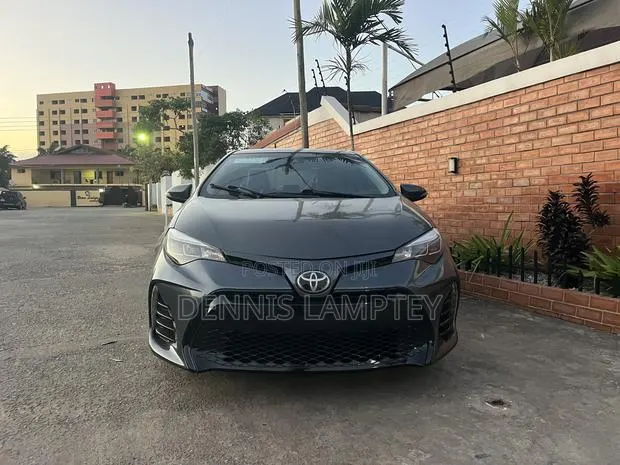 Toyota Corolla 2017 Gray · Photo 1