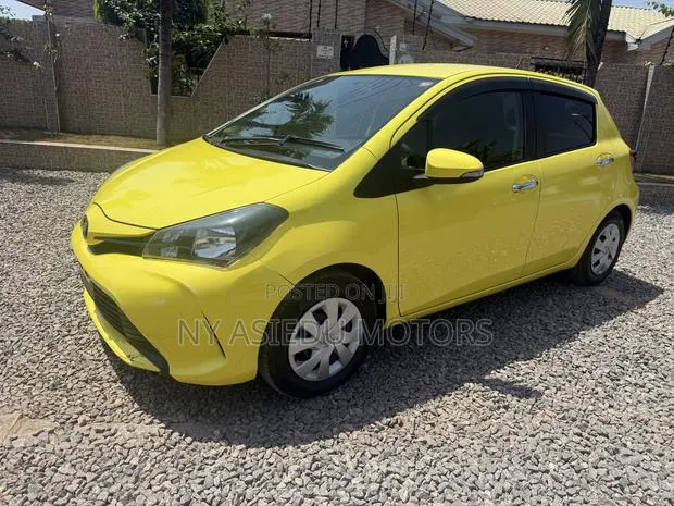 Toyota Vitz 1.3 FWD 5dr 2015 Yellow · Photo 1