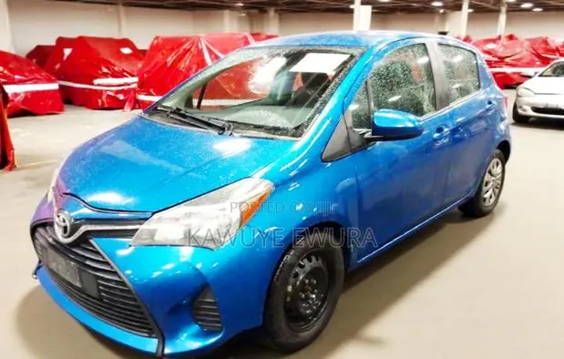 Toyota Yaris SE Hatchback 5dr 2017 Blue · Photo 3