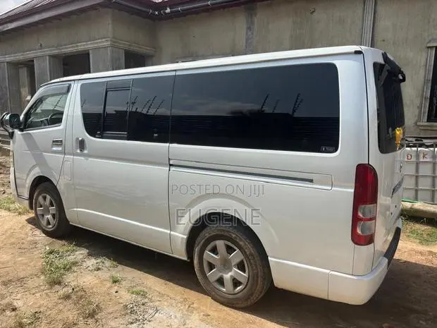 Toyota Fun Cargo 2012 White · Photo 1