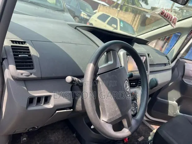 Toyota Voxy 2012 Black · Photo 5