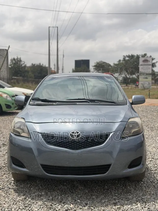 Toyota Yaris 1.3 2006 Blue · Photo 1